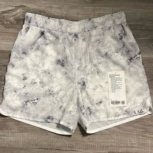 Lululemon Flat Front Relaxed Short 4.5” in Aquila Rhino Grey Multi